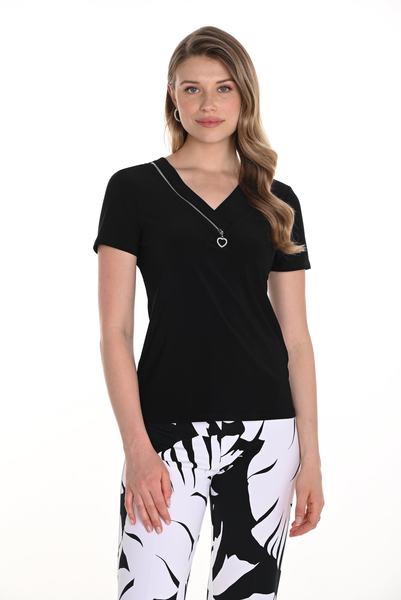 Fitted V-Neck Top with Heart Pendant Zipper Frank Lyman